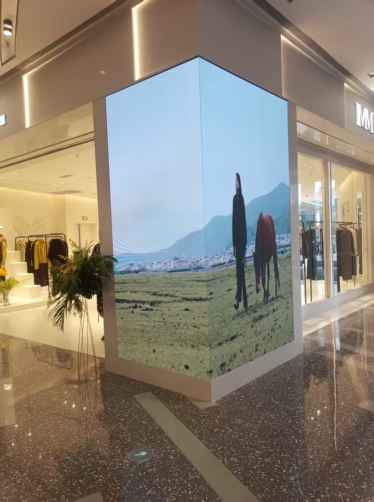 宜宾某商场-室内P1.8全彩