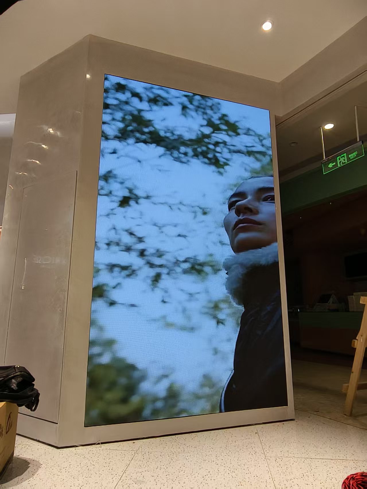 宜宾天地某服装店-室内P2.5全彩